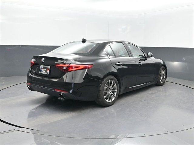 2020 Alfa Romeo Giulia photo 21