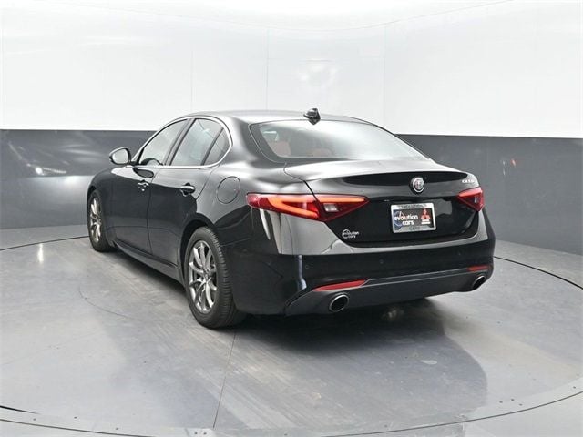 2020 Alfa Romeo Giulia photo 3