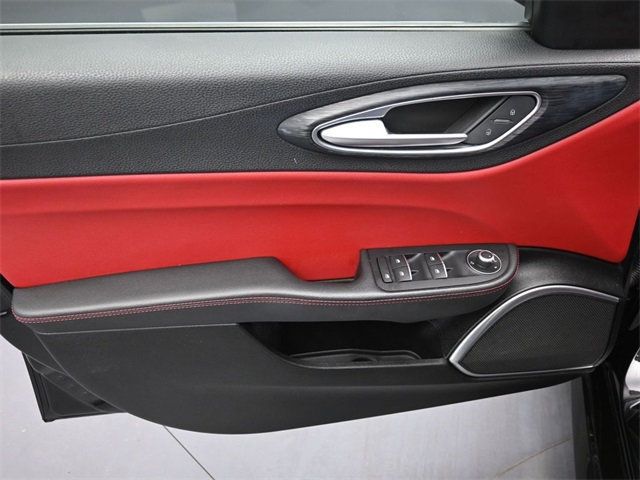 2020 Alfa Romeo Giulia photo 5