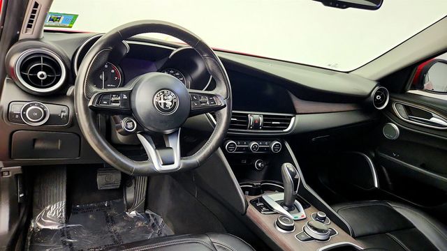 2020 Alfa Romeo Giulia Ti AWD w/ Dual-Pane Sunroof, h/k Premium Audio & Blind Spot Pkg - 23040011 - 12