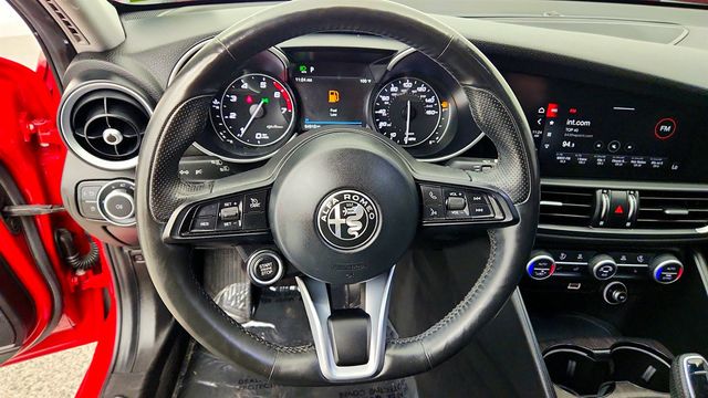 2020 Alfa Romeo Giulia Ti AWD w/ Dual-Pane Sunroof, h/k Premium Audio & Blind Spot Pkg - 23040011 - 13