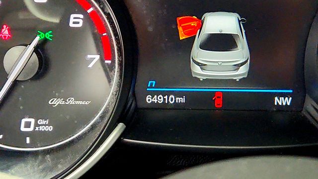 2020 Alfa Romeo Giulia Ti AWD w/ Dual-Pane Sunroof, h/k Premium Audio & Blind Spot Pkg - 23040011 - 15
