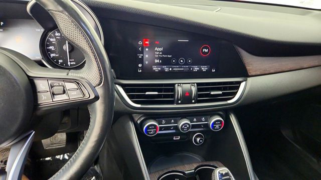 2020 Alfa Romeo Giulia Ti AWD w/ Dual-Pane Sunroof, h/k Premium Audio & Blind Spot Pkg - 23040011 - 17