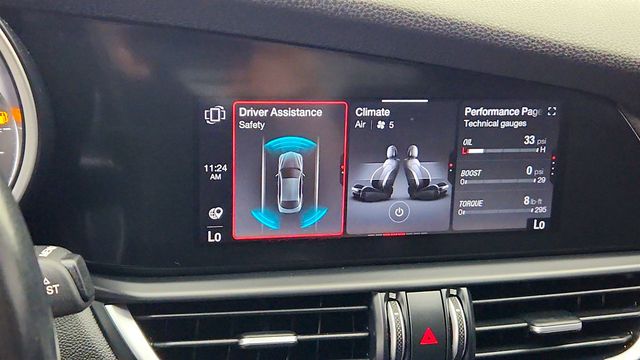 2020 Alfa Romeo Giulia Ti AWD w/ Dual-Pane Sunroof, h/k Premium Audio & Blind Spot Pkg - 23040011 - 19