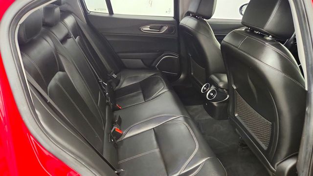 2020 Alfa Romeo Giulia Ti AWD w/ Dual-Pane Sunroof, h/k Premium Audio & Blind Spot Pkg - 23040011 - 23