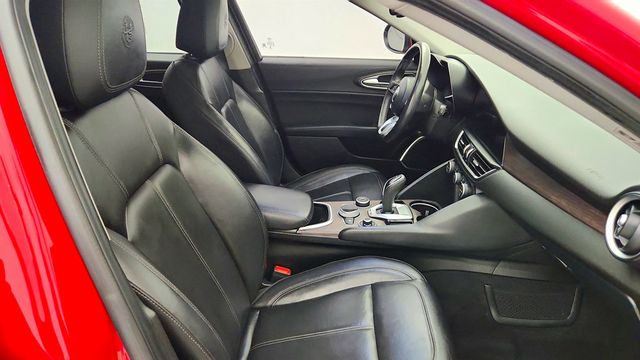 2020 Alfa Romeo Giulia Ti AWD w/ Dual-Pane Sunroof, h/k Premium Audio & Blind Spot Pkg - 23040011 - 24