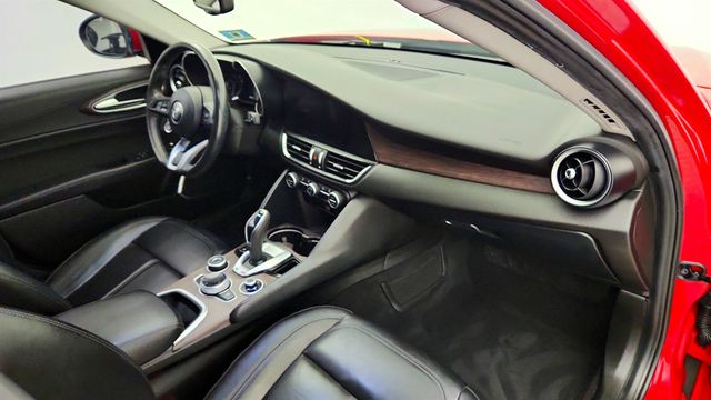 2020 Alfa Romeo Giulia Ti AWD w/ Dual-Pane Sunroof, h/k Premium Audio & Blind Spot Pkg - 23040011 - 25