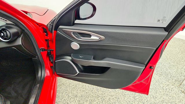 2020 Alfa Romeo Giulia Ti AWD w/ Dual-Pane Sunroof, h/k Premium Audio & Blind Spot Pkg - 23040011 - 26