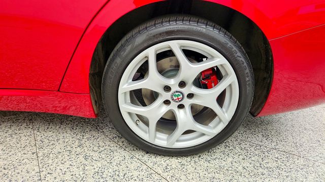 2020 Alfa Romeo Giulia Ti AWD w/ Dual-Pane Sunroof, h/k Premium Audio & Blind Spot Pkg - 23040011 - 8