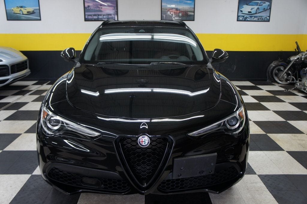 2020 Alfa Romeo Stelvio Sexy, Stylish and Cool! - 22496070 - 4