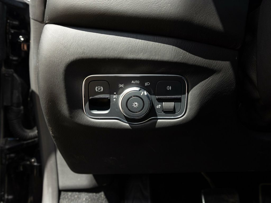 2020 Aston Martin Vantage 503 HP V8!! Black 20" Directional Diamond Turned Wheels - 22925205 - 29