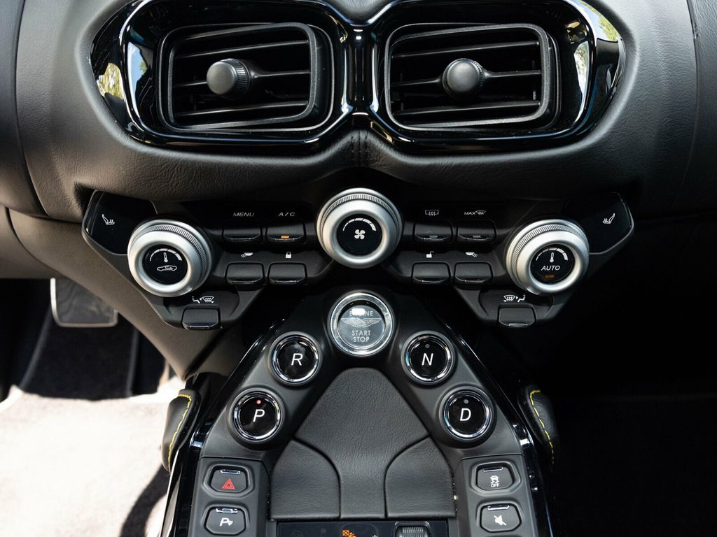 2020 Aston Martin Vantage 503 HP V8!! Black 20" Directional Diamond Turned Wheels - 22925205 - 41