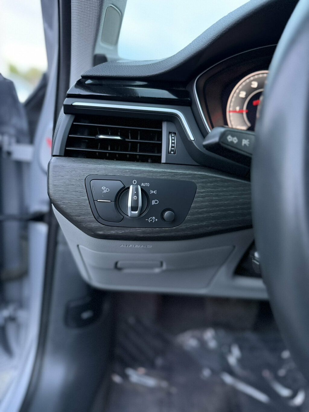 Audi A4 photo 19