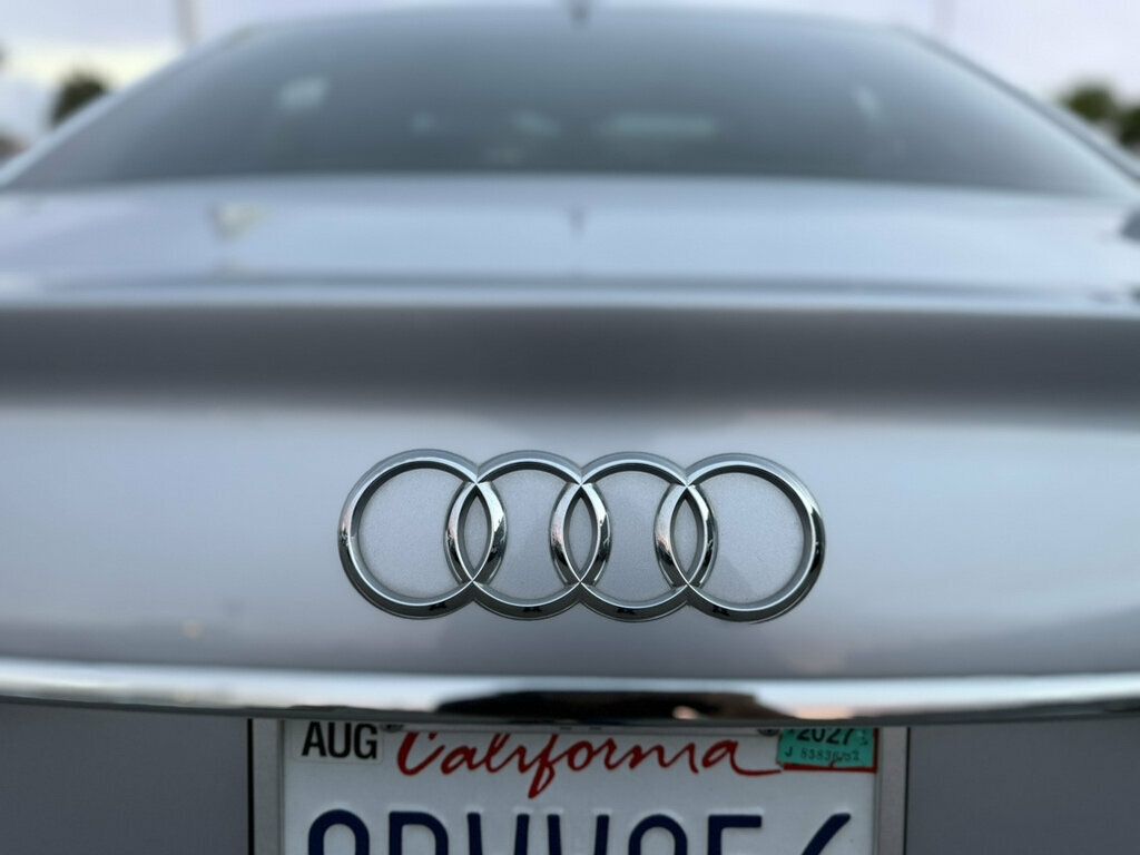 Audi A4 photo 25