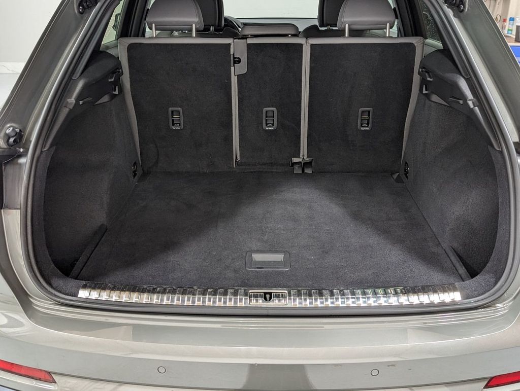 Audi Q3 trunk tray luggage compartment black original Audi NEW