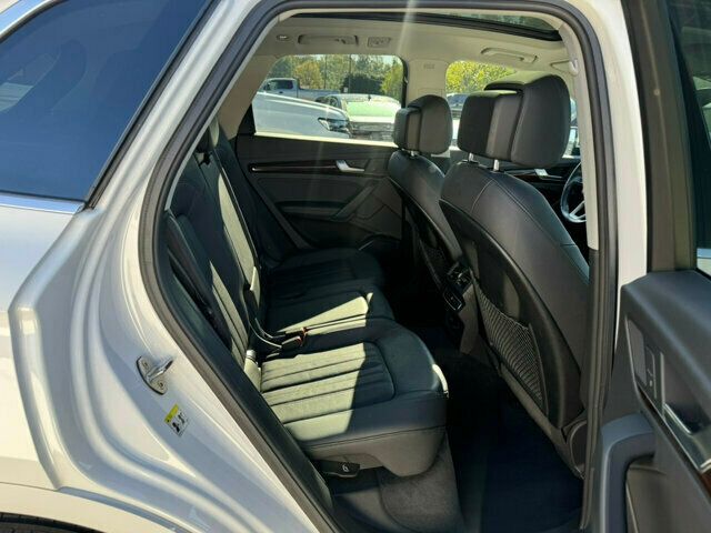 2020 Audi Q5 LocalTrade/PremiumPlusPkg/HeatedLeatherSeats/PanoramicRoof - 22633231 - 16