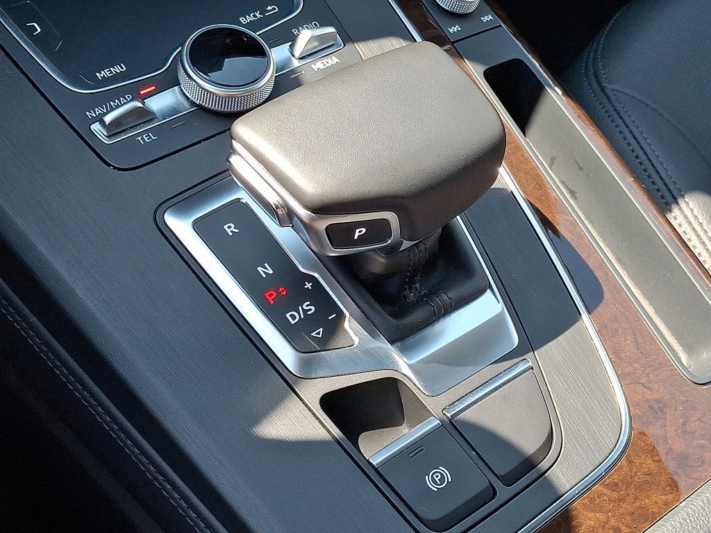 2020 Audi Q5 Premium Plus 45 TFSI photo 16