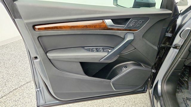 2020 Audi Q5 Premium Plus 45 TFSI quattro with 20'' Wheels & Cold Weather Pkg - 22960217 - 10