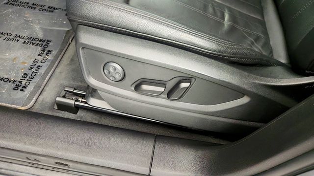 2020 Audi Q5 Premium Plus 45 TFSI quattro with 20'' Wheels & Cold Weather Pkg - 22960217 - 11