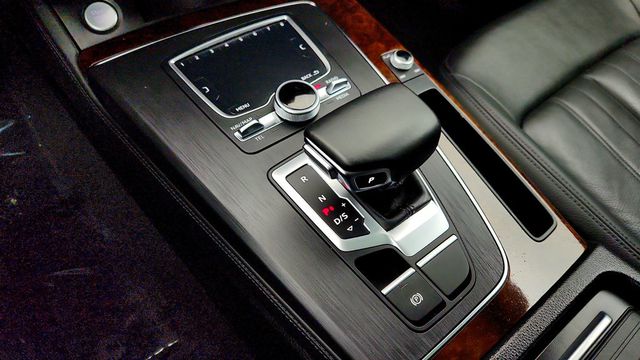 2020 Audi Q5 Premium Plus 45 TFSI quattro with 20'' Wheels & Cold Weather Pkg - 22960217 - 16