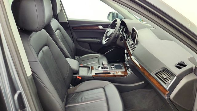 2020 Audi Q5 Premium Plus 45 TFSI quattro with 20'' Wheels & Cold Weather Pkg - 22960217 - 24