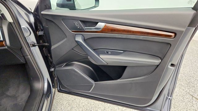 2020 Audi Q5 Premium Plus 45 TFSI quattro with 20'' Wheels & Cold Weather Pkg - 22960217 - 26