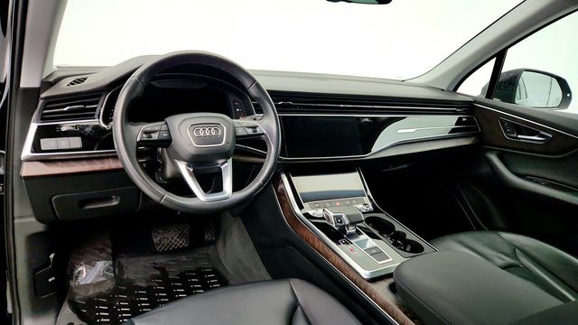 2020 Audi Q7 Premium 55 TFSI quattro with Convenience & Towing Packages - 22960189 - 12