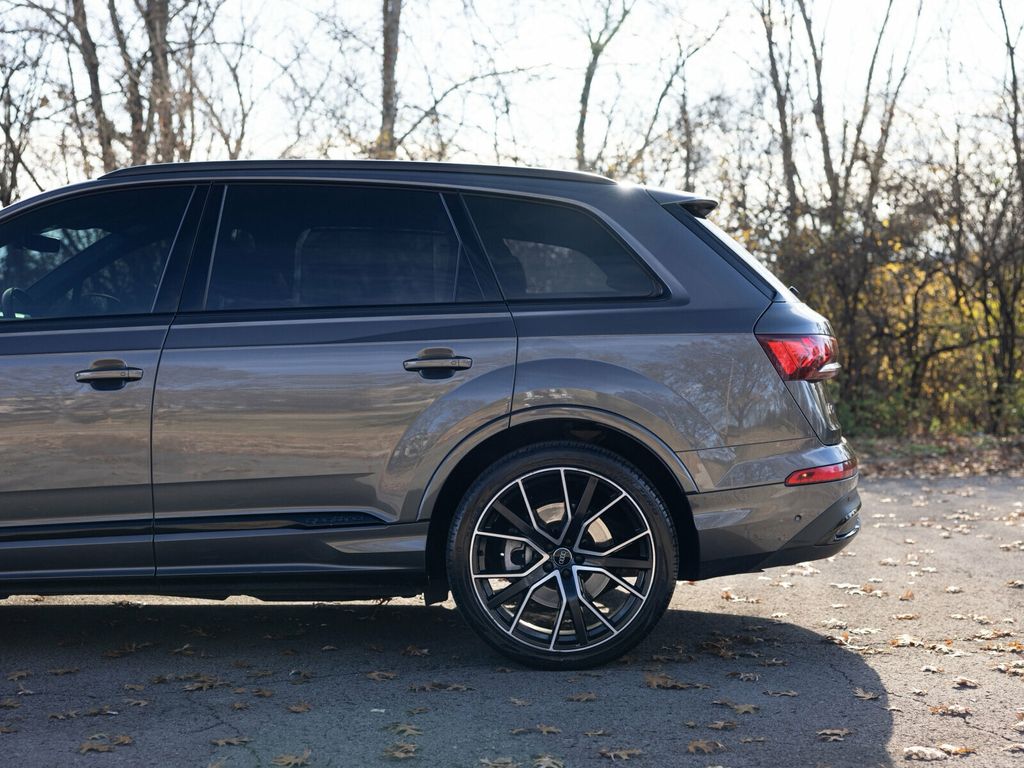 2020 Audi Q7 Prestige 55 TFSI Quattro, Black Optic Package, Cold Weather Pack - 22960803 - 4