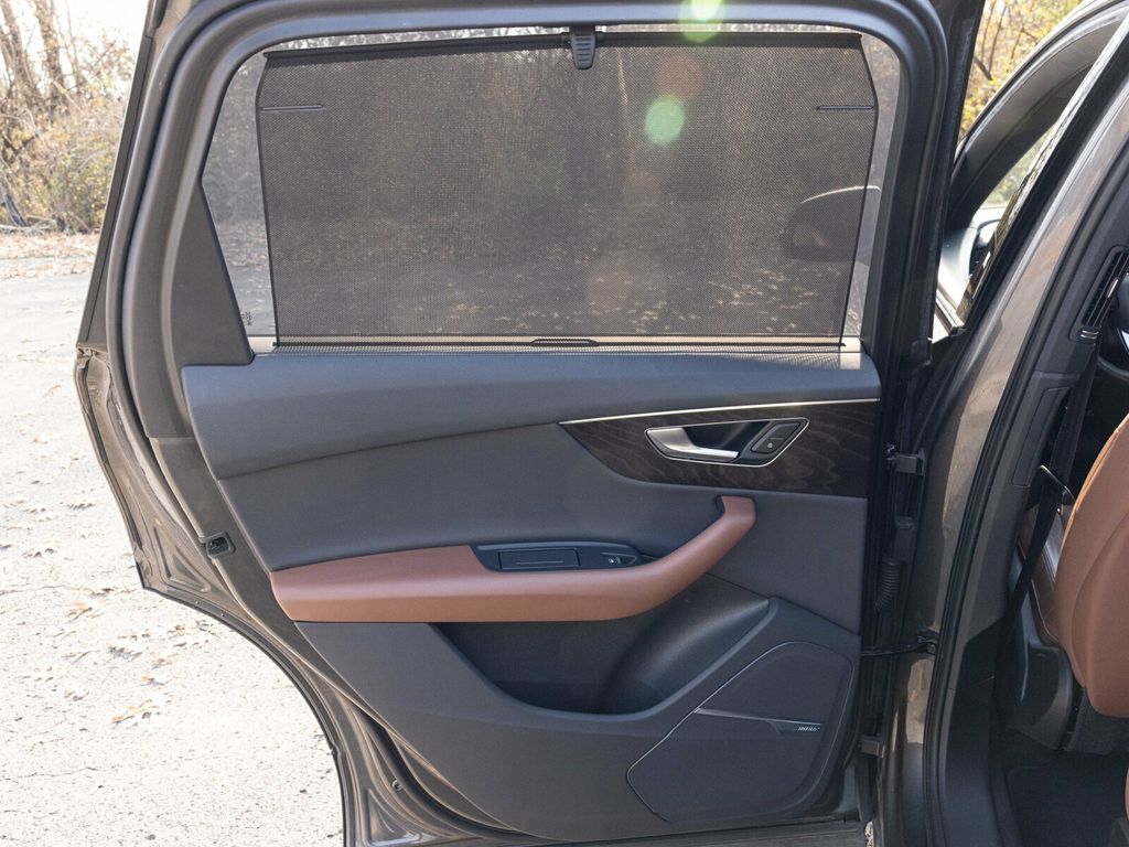 2020 Audi Q7 Prestige 55 TFSI Quattro, Black Optic Package, Cold Weather Pack - 22960803 - 52