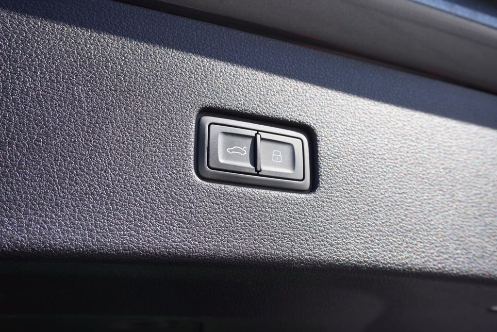 2020 Audi Q8 Premium Plus 55 TFSI quattro - 22934691 - 24