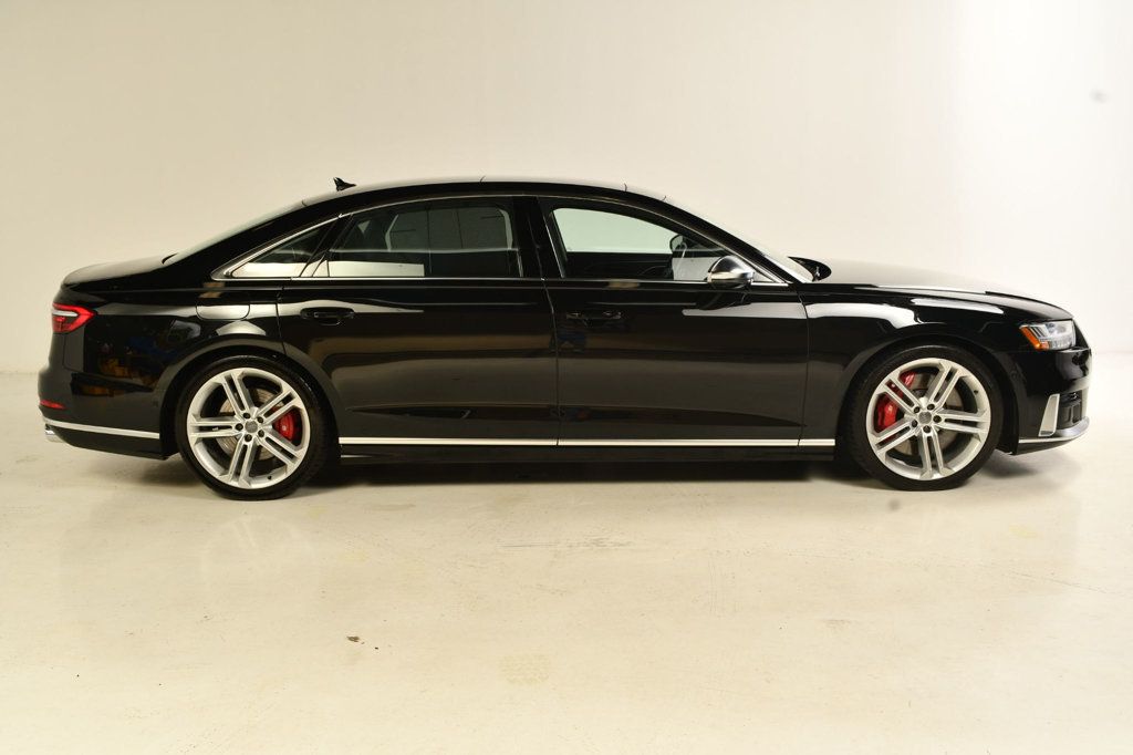 2020 Audi S8 Quattro photo 3