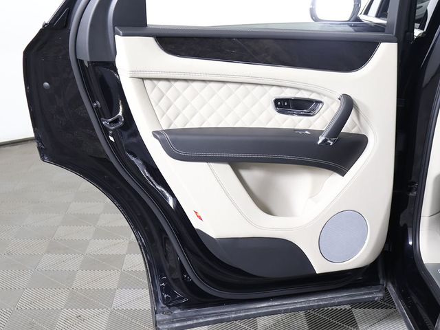 2020 Bentley Bentayga Hybrid AWD - 23055378 - 31