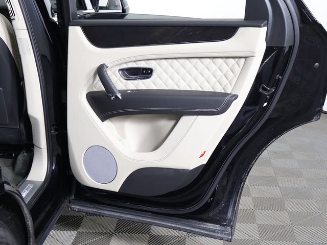 2020 Bentley Bentayga Hybrid AWD - 23055378 - 32