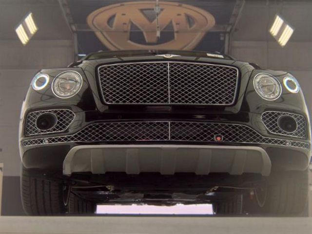 2020 Bentley Bentayga Hybrid AWD - 23055378 - 3