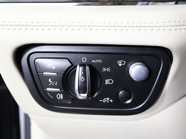 2020 Bentley Bentayga Hybrid AWD - 23055378 - 49