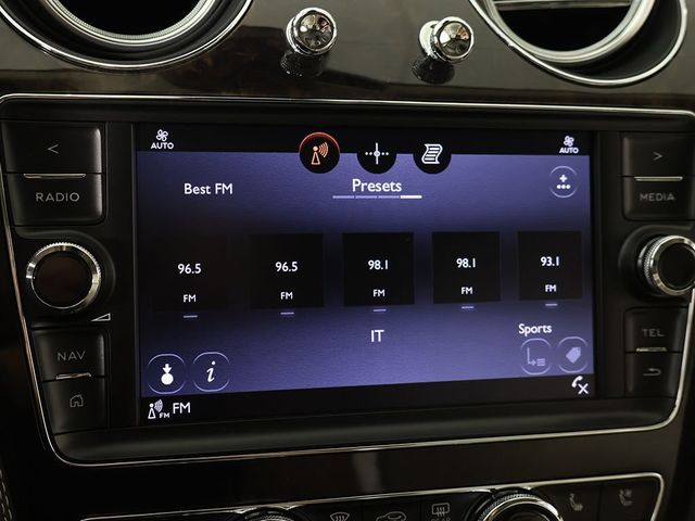 2020 Bentley Bentayga Hybrid AWD - 23055378 - 56