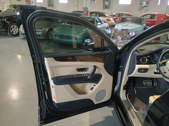 2020 Bentley Bentayga Hybrid AWD - 22940867 - 12