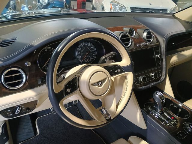 2020 Bentley Bentayga Hybrid AWD - 22940867 - 16