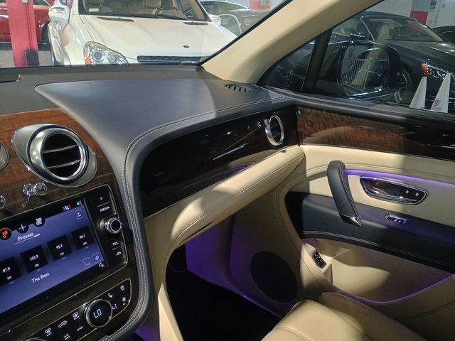 2020 Bentley Bentayga Hybrid AWD - 22940867 - 20
