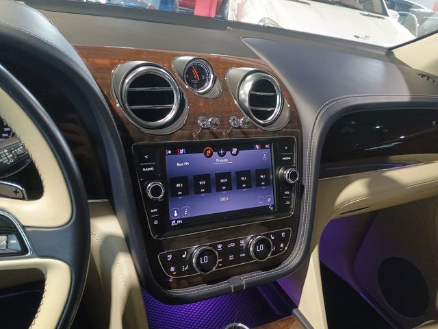 2020 Bentley Bentayga Hybrid AWD - 22940867 - 21