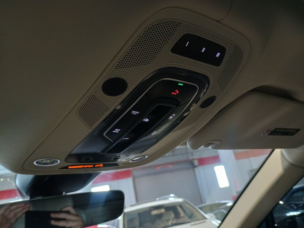 2020 Bentley Bentayga Hybrid AWD - 22940867 - 23