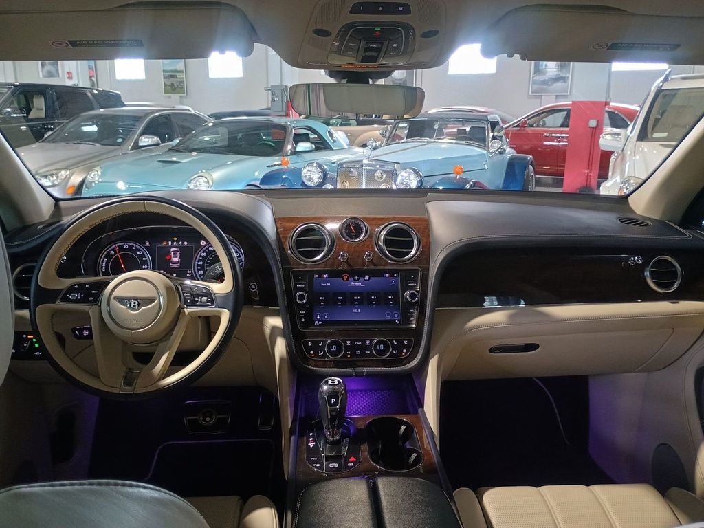 2020 Bentley Bentayga Hybrid AWD - 22940867 - 24