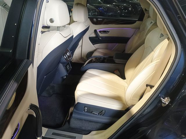 2020 Bentley Bentayga Hybrid AWD - 22940867 - 26