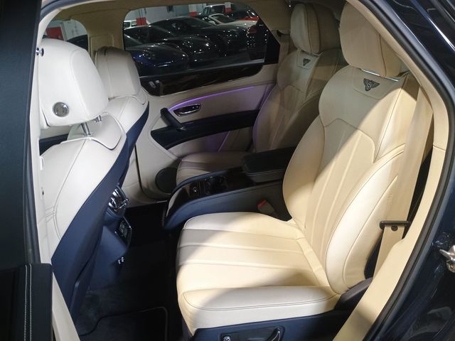 2020 Bentley Bentayga Hybrid AWD - 22940867 - 27