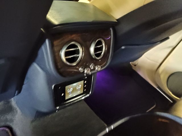2020 Bentley Bentayga Hybrid AWD - 22940867 - 29