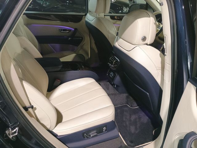 2020 Bentley Bentayga Hybrid AWD - 22940867 - 30