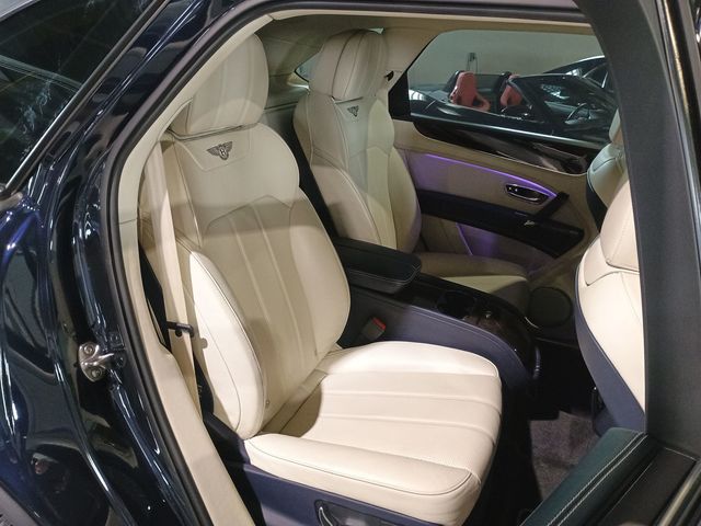 2020 Bentley Bentayga Hybrid AWD - 22940867 - 31