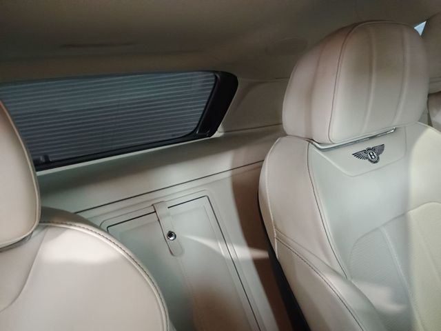 2020 Bentley Bentayga Hybrid AWD - 22940867 - 33