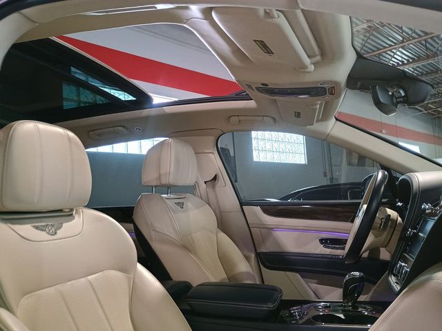 2020 Bentley Bentayga Hybrid AWD - 22940867 - 38