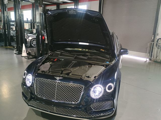 2020 Bentley Bentayga Hybrid AWD - 22940867 - 40